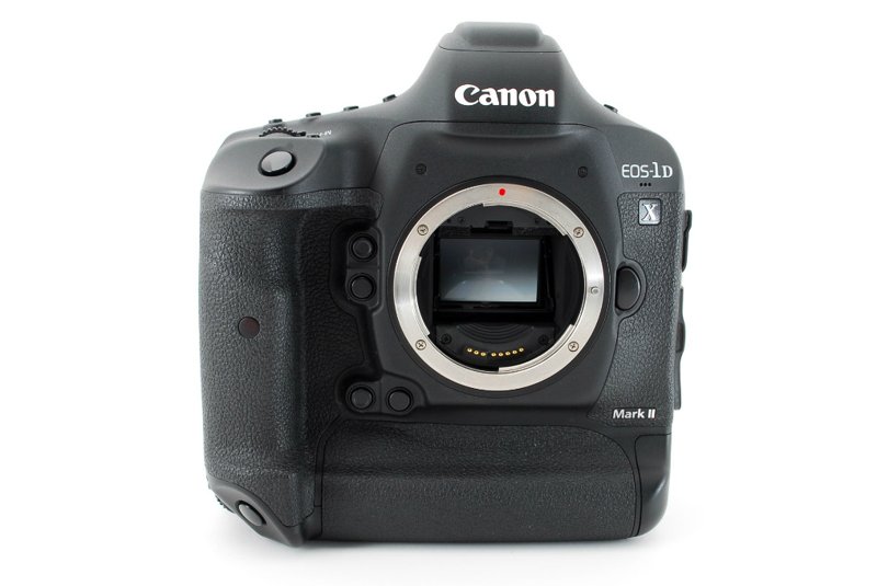 Canon EOS-1D X Mark II デジタル一眼レフカメラ本体の正面外観