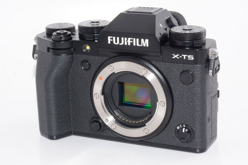 FUJIFILM X-T5 ミラーレスカメラ 正面外観