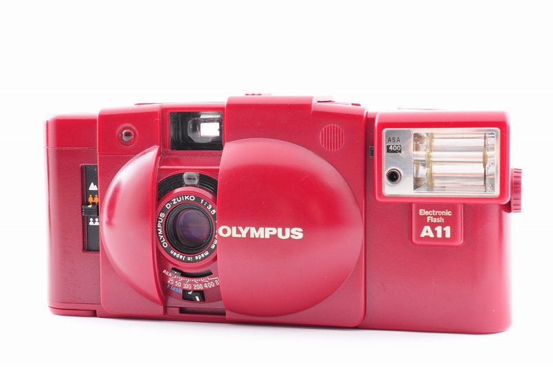 Olympus XA + A11 赤モデル コンパクトフィルムカメラの正面外観