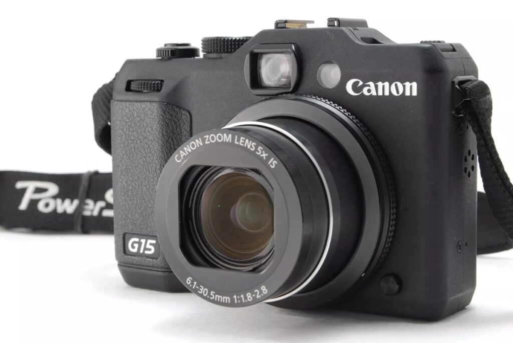 Canon PowerShot G15 コンパクトデジタルカメラの斜め前からの画像