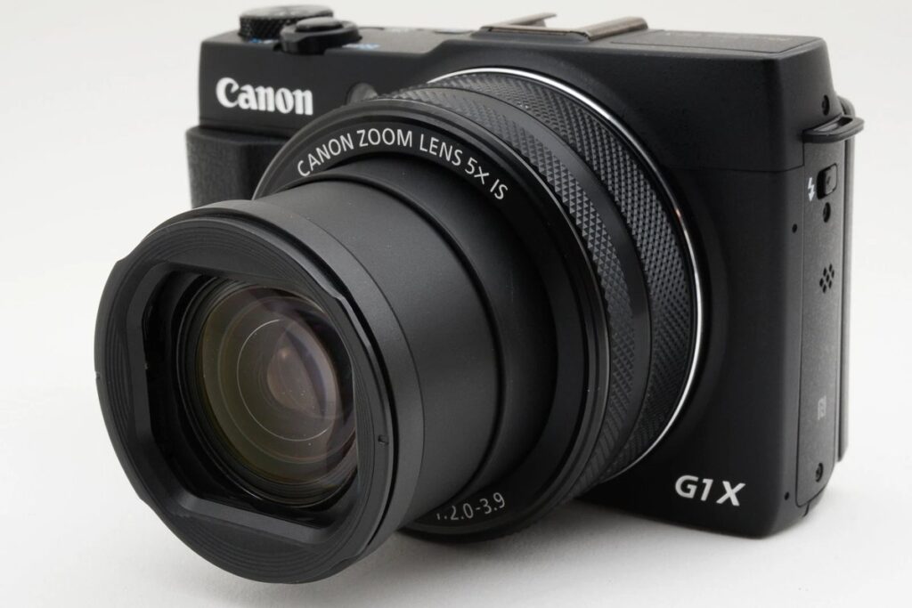 Canon PowerShot G1 X Mark III コンパクトデジタルカメラの斜め前からの画像