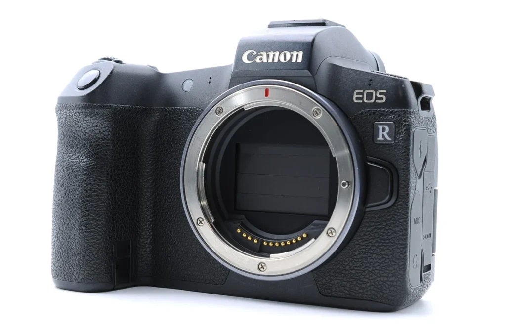 Canon EOS Rの正面外観、ミラーレスフルサイズカメラのボディデザイン